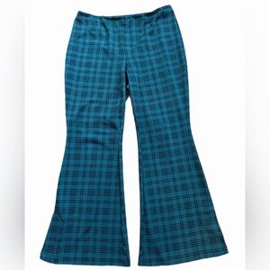 Cato Women’s Pants Size Large Green/black Side Slit At Ankles Fit N Flare